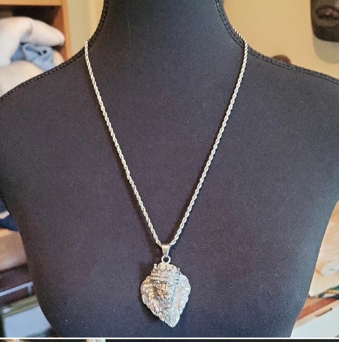 Silver Lion Pendant Necklace unisex thumbnail