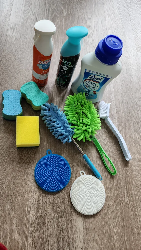 * Moving Sale* Cleaning Supplies - Sponges, Dusters, Sprays thumbnail