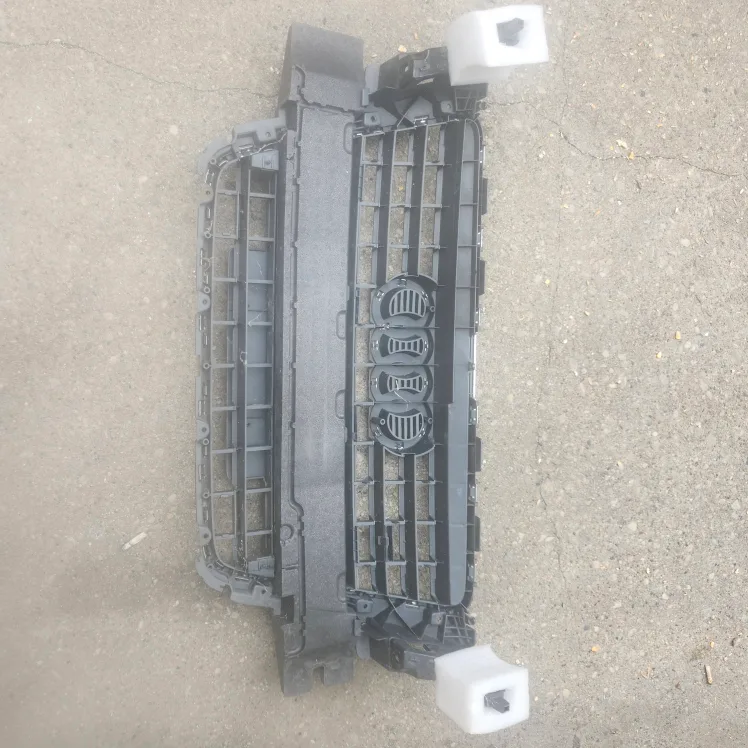 #Clear out 2011 Audi A5 Grille image indicator(2)