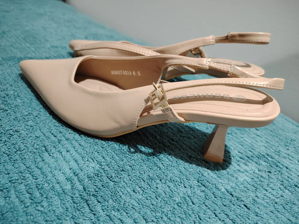 BERNESS Anastasia Heels - Size 6.5 image indicator(5)