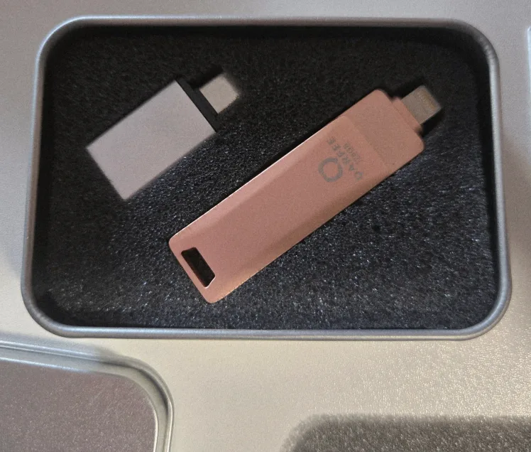 Qarfee iPhone Photo Stick Flashdrive thumbnail