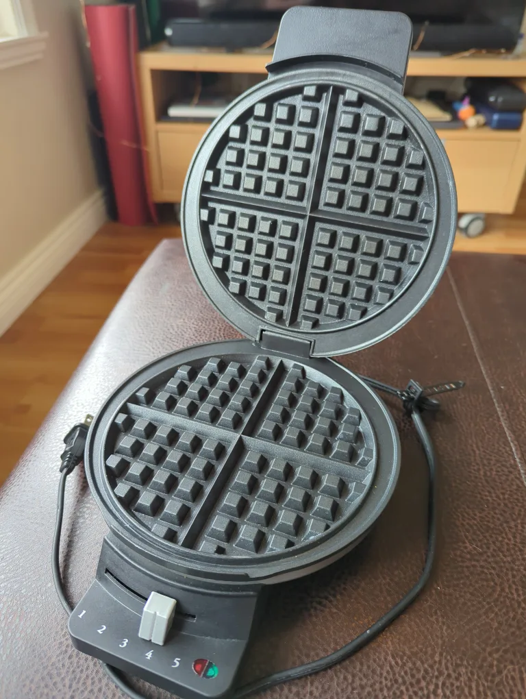 Cuisinart Classic Waffle Maker WMR-CAC thumbnail