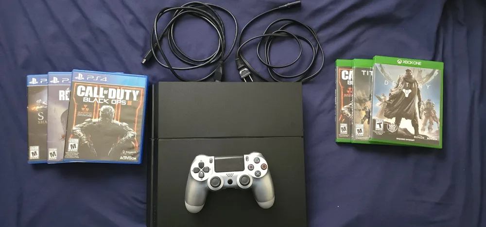 PlayStation 4 with Games and Controllers image indicator(2)