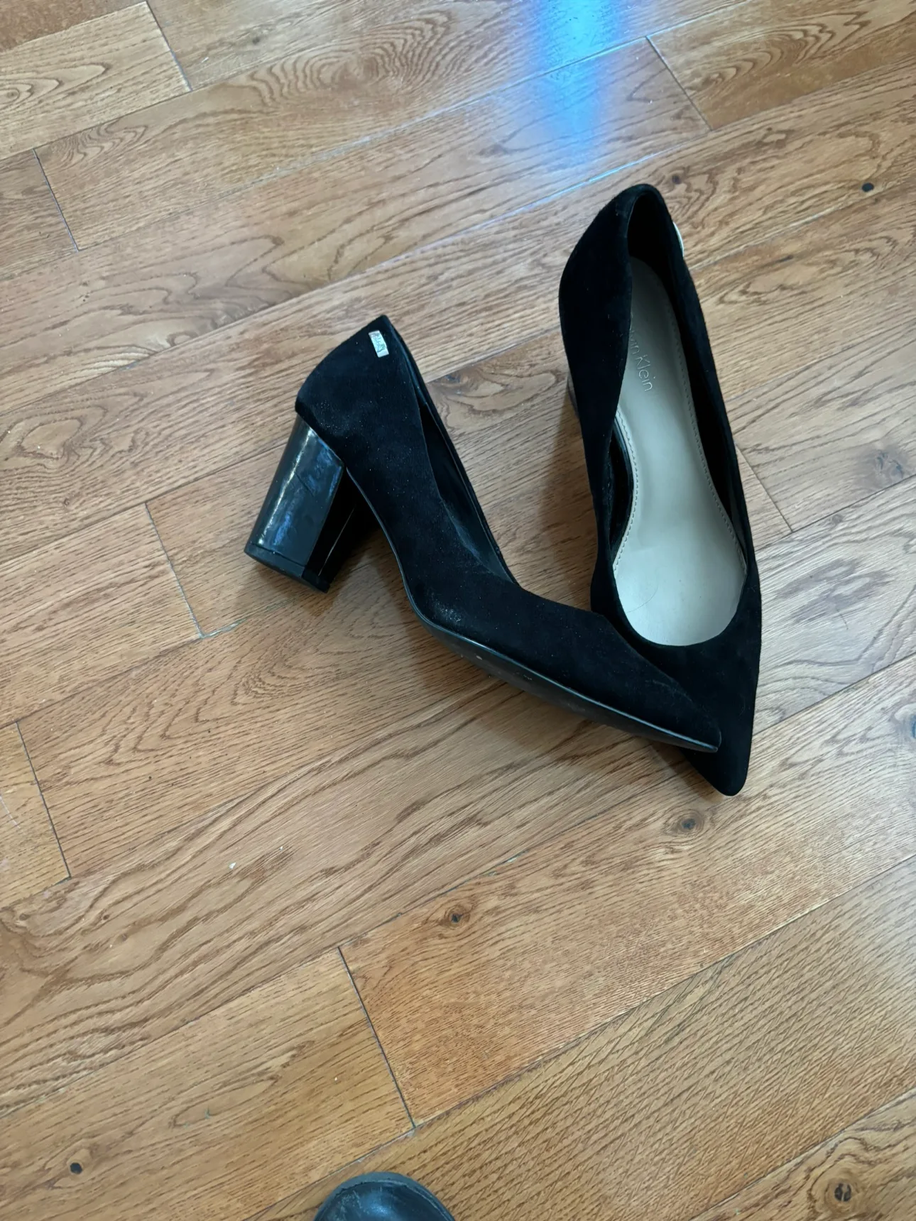 Black suede shoes image indicator(3)