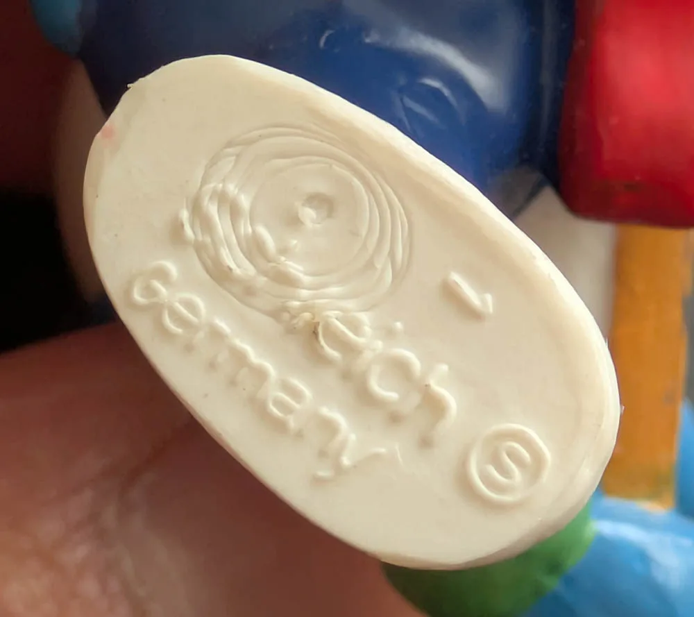 Schleich Peyo 1997 Red Guitar Smurf - NEAR-MINT CONDITION image indicator(4)