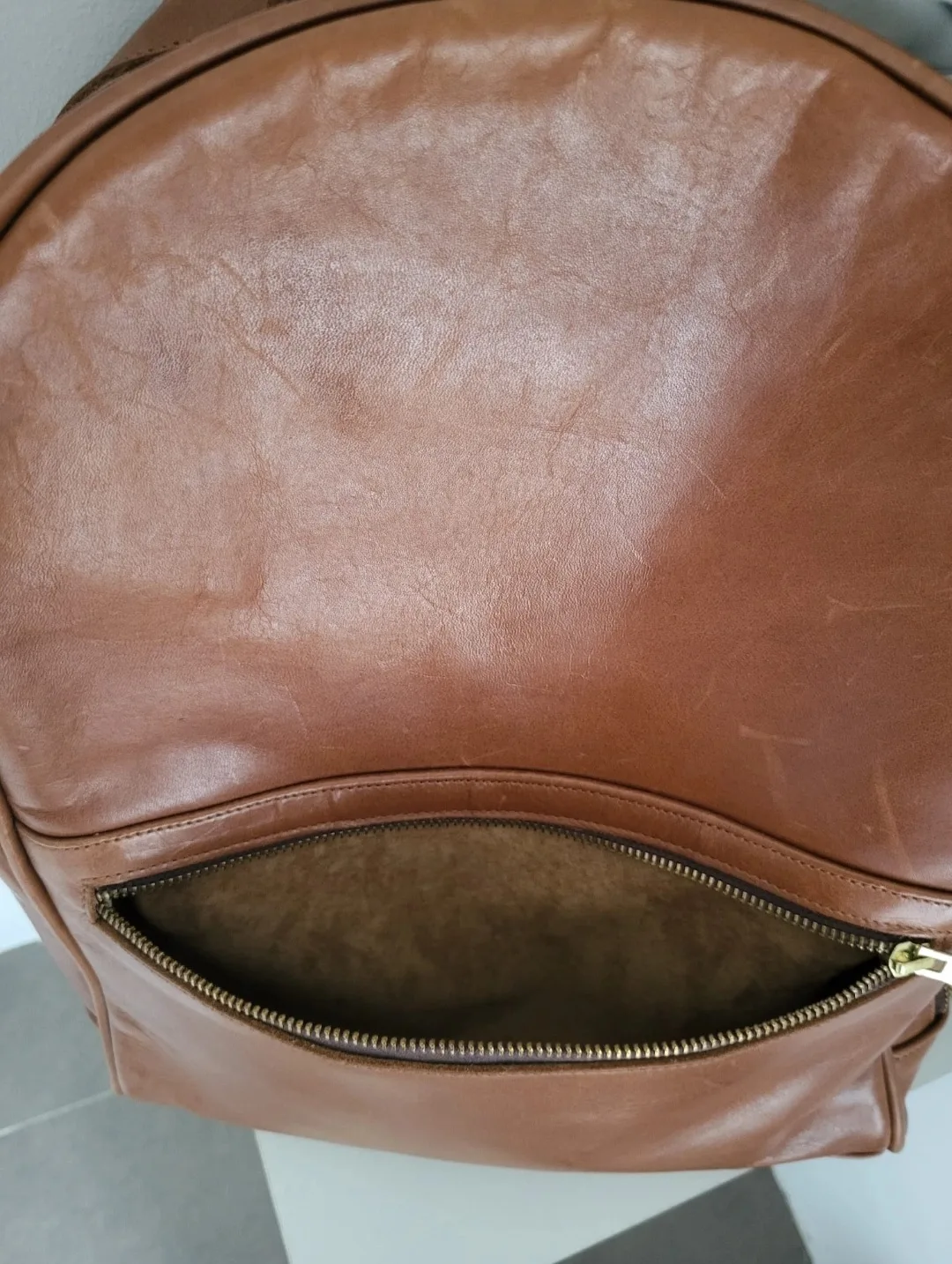 100% Genuine Leather Backpack - Made in Canada image indicator(10)