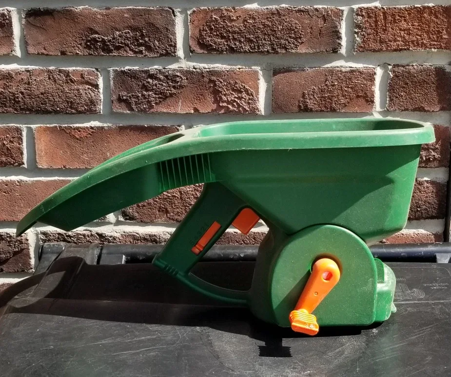 GARDEN/LAWN ITEMS - HAND HELD SPREADER/FERTILIZER & GARDEN OWL!! image indicator(3)