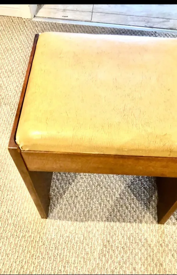 Vintage Singer Sewing Machine with Cabinet image indicator(5)