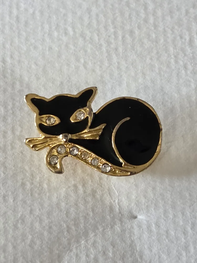 Vintage Black Cat Gold Tone Rhinestone Pin image indicator(3)
