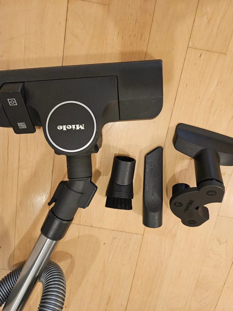 Miele Classic C1 Lightweight Vacuum - Blue image indicator(7)