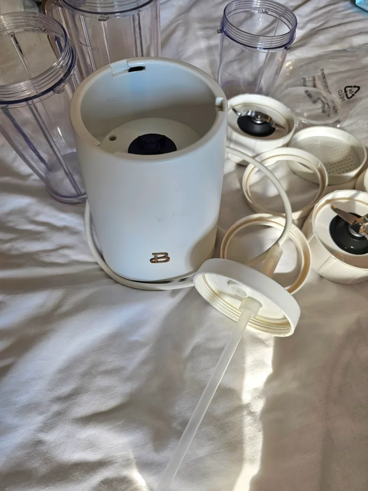 Beautiful Blender with Accessories thumbnail