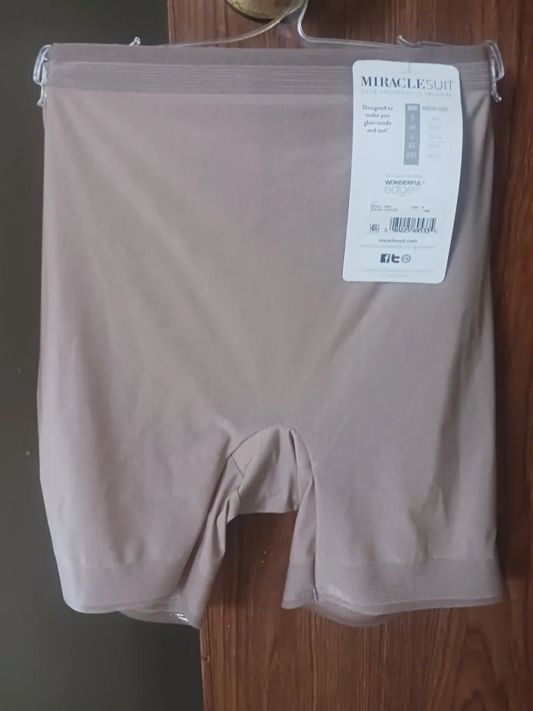 🧡 Bingo Miraclesuit brand new shape wear spandx image indicator(2)