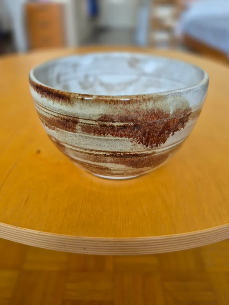 Handmade Pottery Bowl (Cereal / Soup / Salad size) AS NEW thumbnail