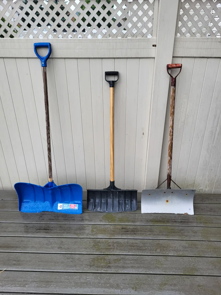 Snow Shovels for Sale thumbnail