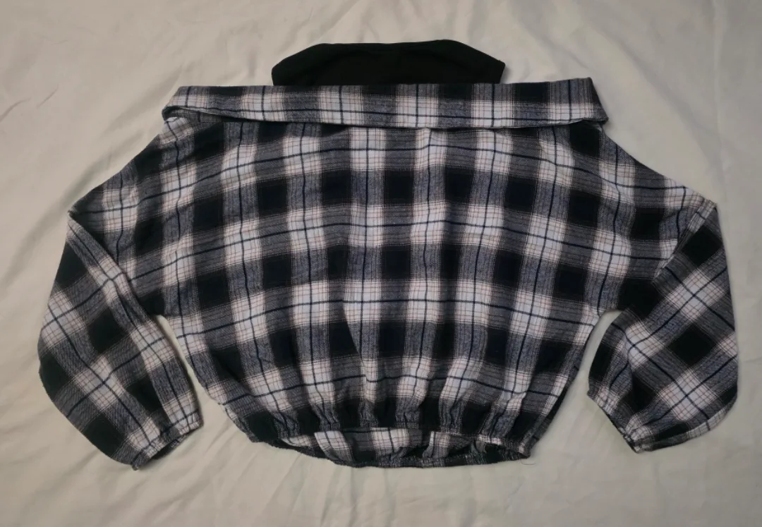 SHEIN Plaid Top with Black Tank attached image indicator(3)