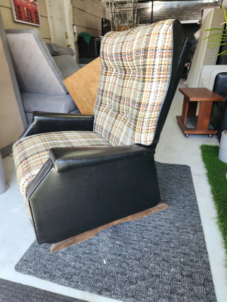 Vintage Plaid Rocking Chair image indicator(2)
