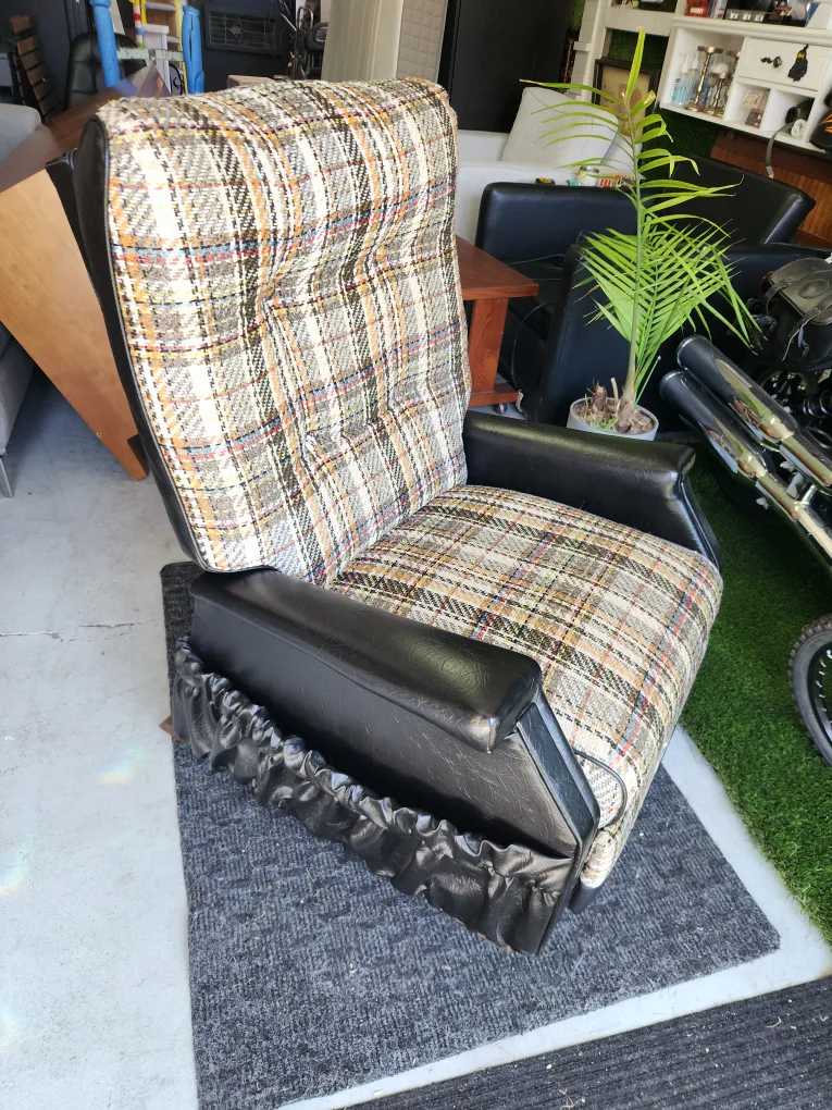 Vintage Plaid Rocking Chair image indicator(3)