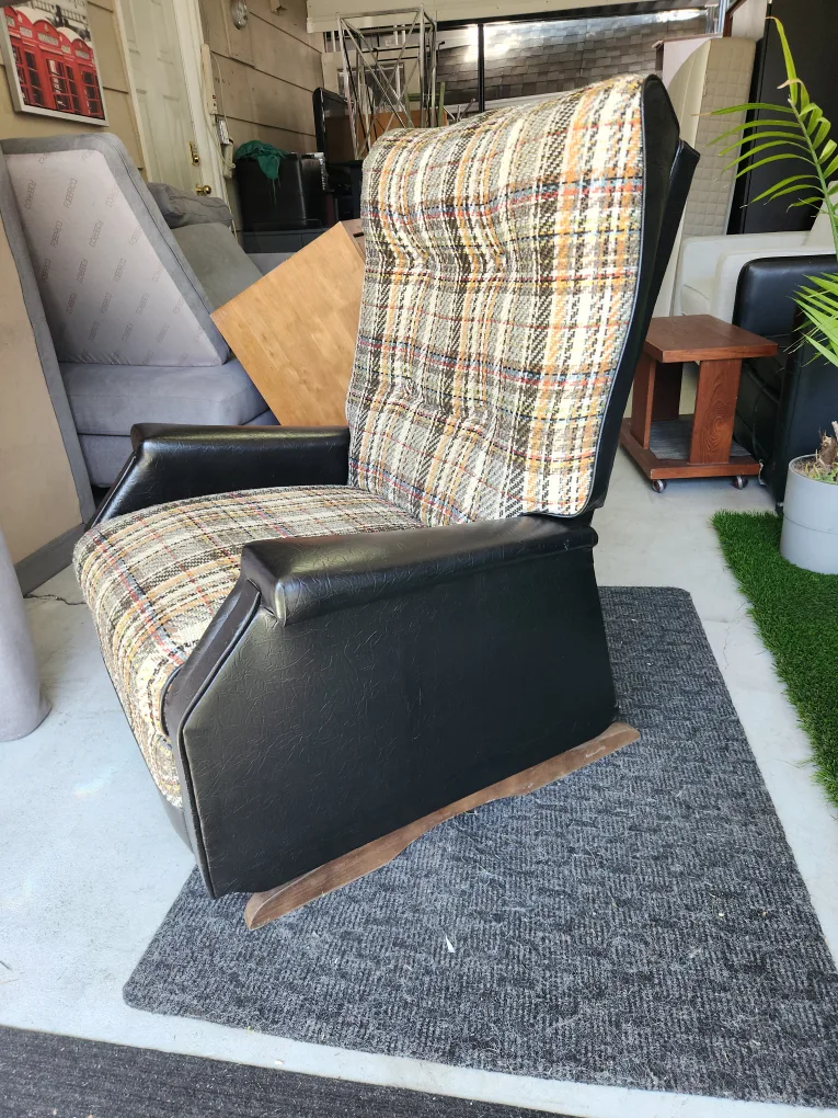 Vintage Plaid Rocking Chair image indicator(5)