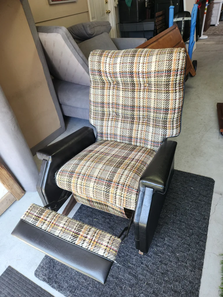Vintage Plaid Rocking Chair image indicator(7)