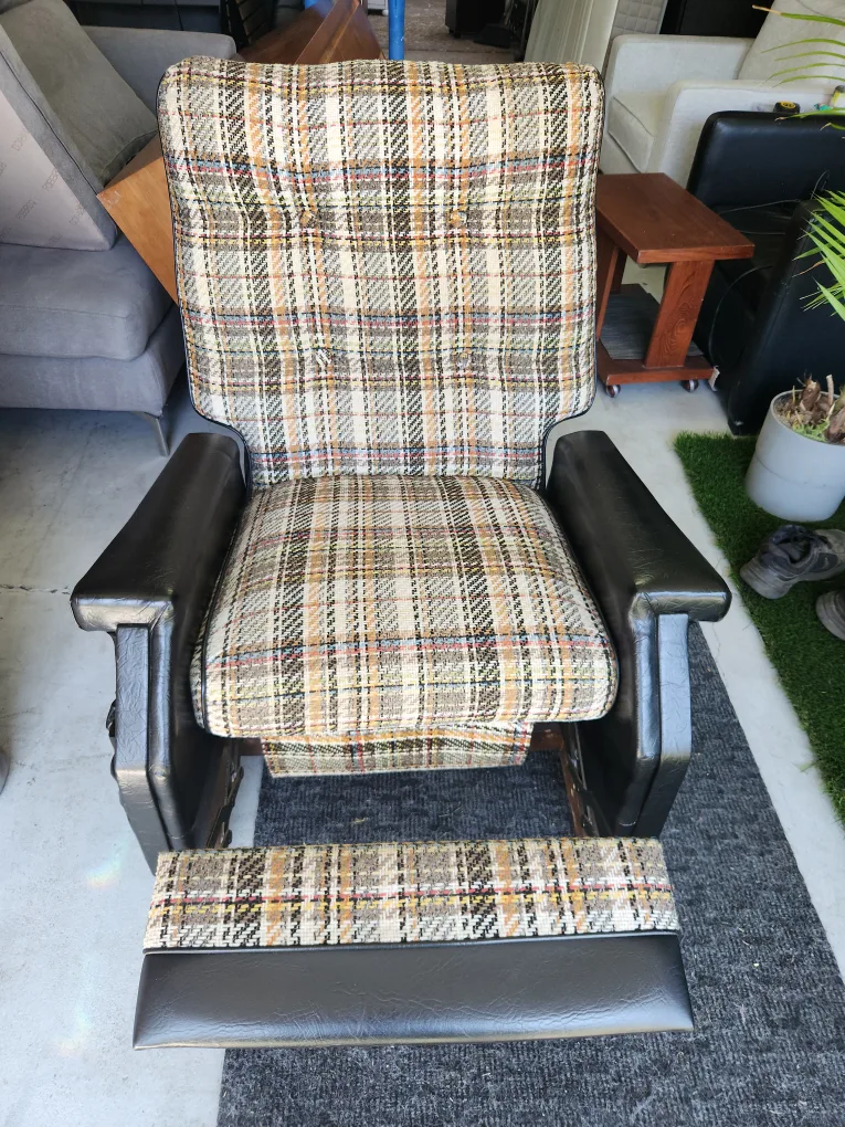 Vintage Plaid Rocking Chair image indicator(8)
