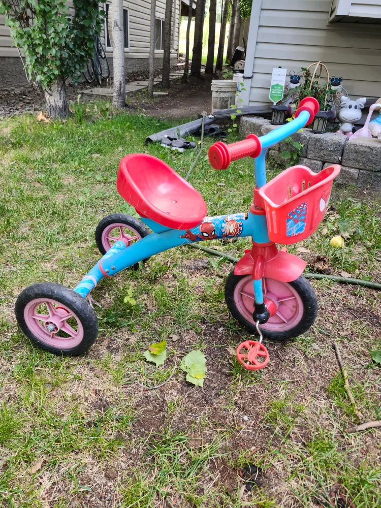 Spider-Man Kids' Tricycle thumbnail