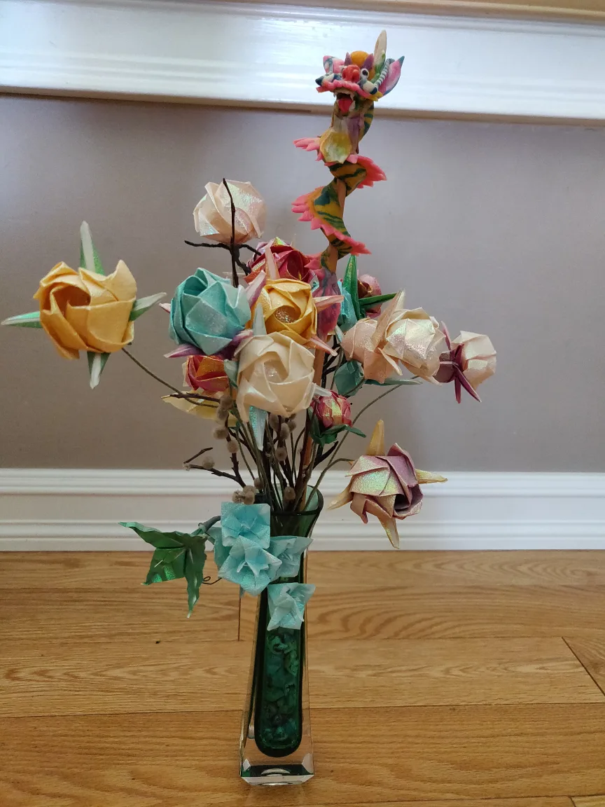 Handmade Dragon / Rose Flowers / Lucky Stars in Decorative Vase thumbnail