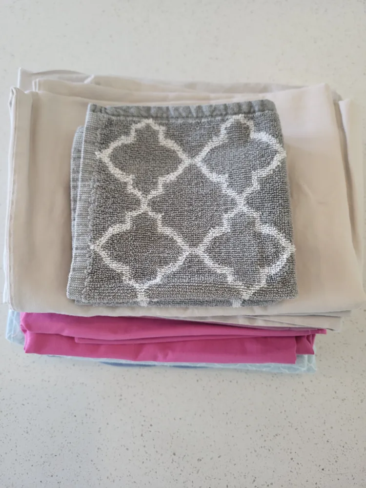 Assorted Pillow Cases and Face Cloths image indicator(2)