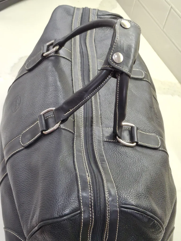 Roots Black Leather Duffle Bag image indicator(3)