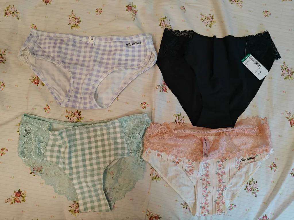 Simons & La Vie En Rose Panties - Size S/L thumbnail