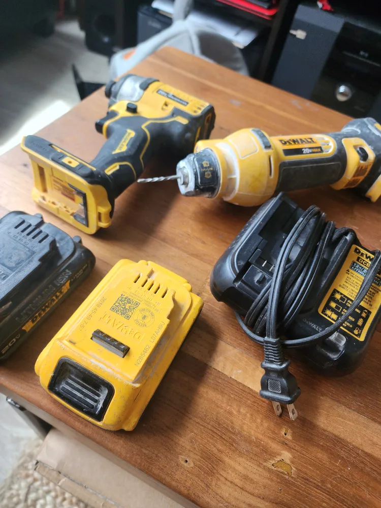 DeWalt 20V Impact Driver & Drill Set thumbnail