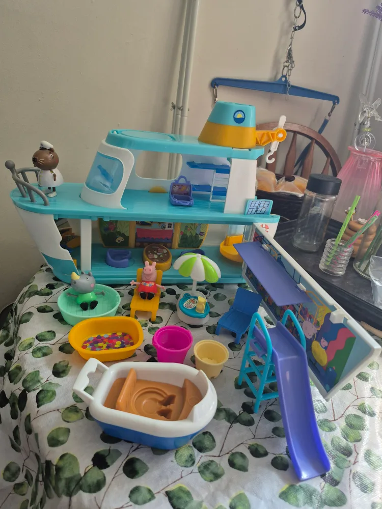 Peppa Pig's Cruise Ship Toy