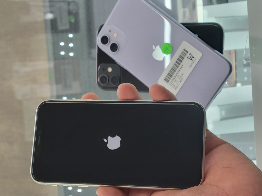 Apple iPhone 11 - Black, White & Purple - photo 3