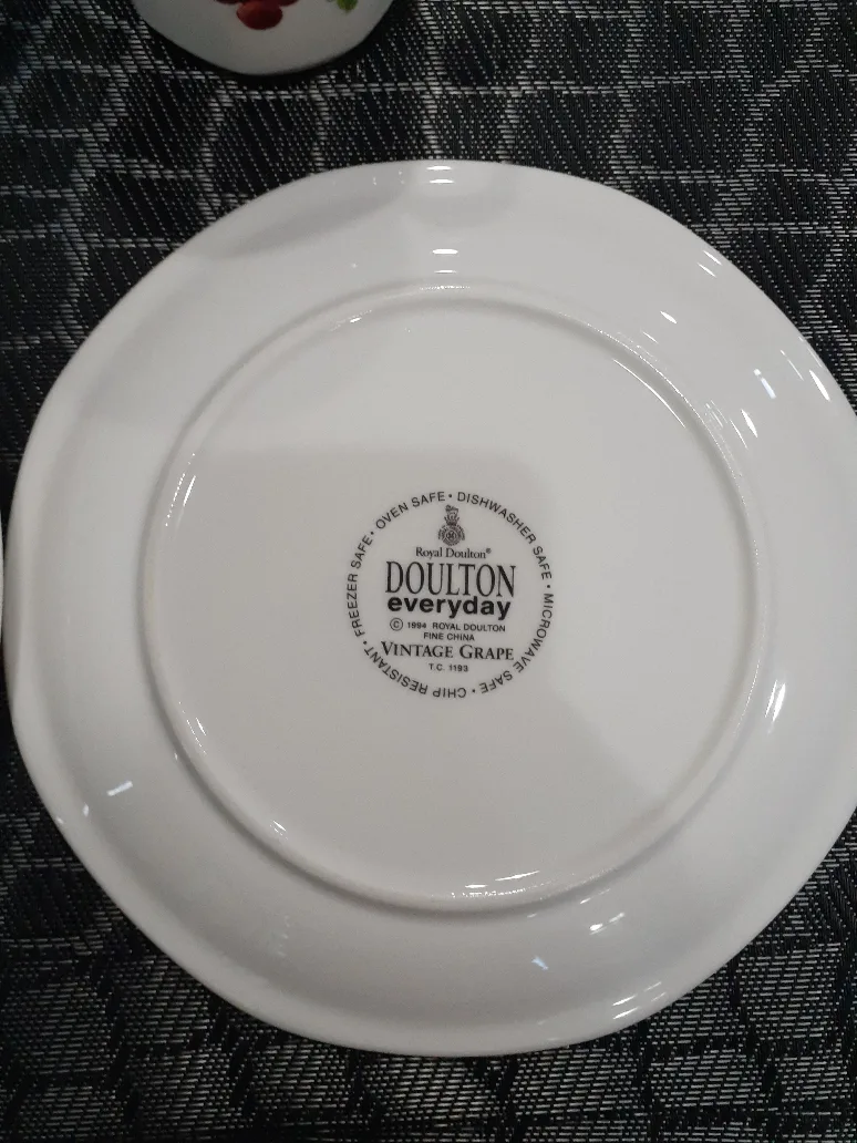 Royal Doulton Vintage Grape image indicator(3)