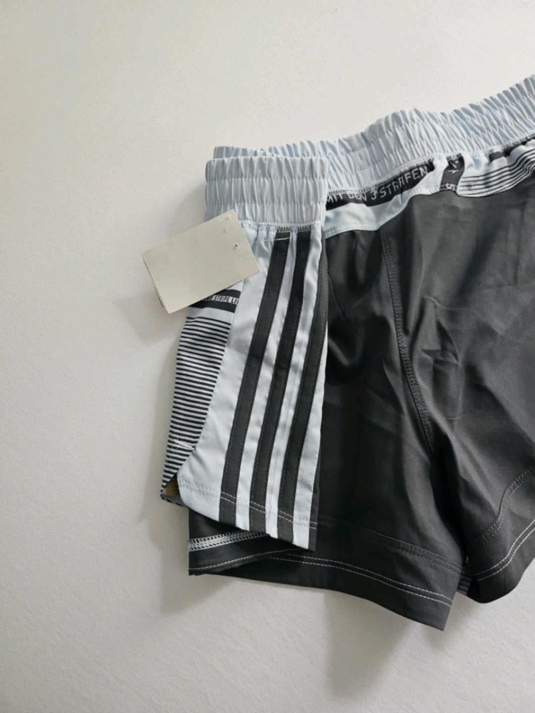 Short Adidas avec bandes - photo 4