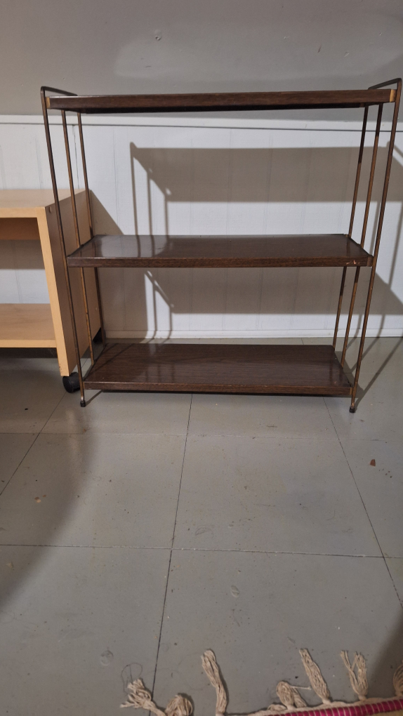 metal stand for sale pick up and cash only (not heavy)
