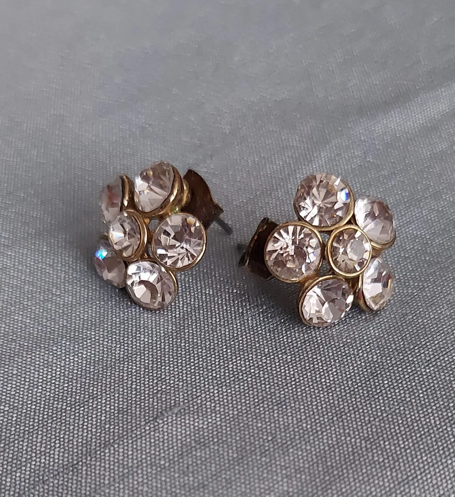 Stud Earrings with Rhinestones thumbnail