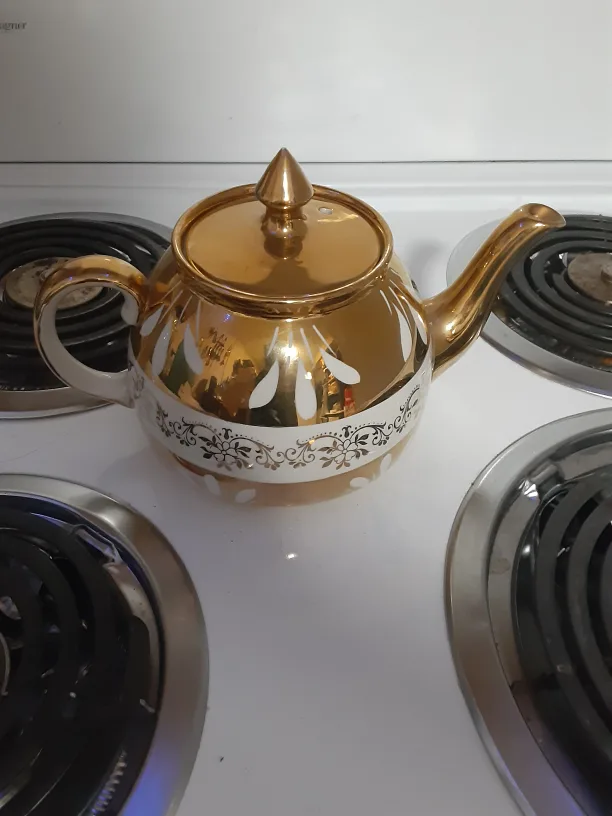 Gibsons Teapot - Gold & White thumbnail