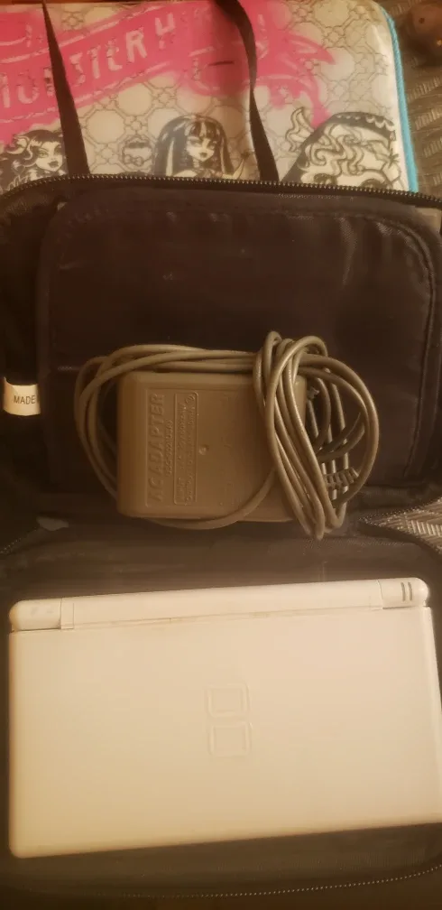 Nintendo DSi with Games and Case image indicator(5)