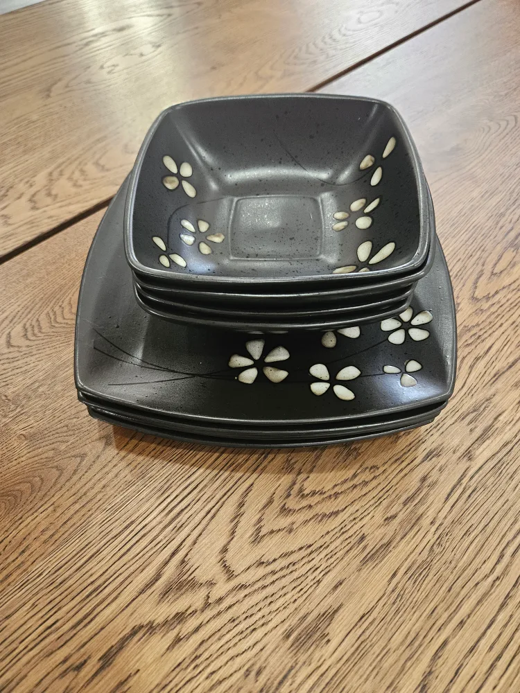 Square Plates & Bowls with Floral Design thumbnail