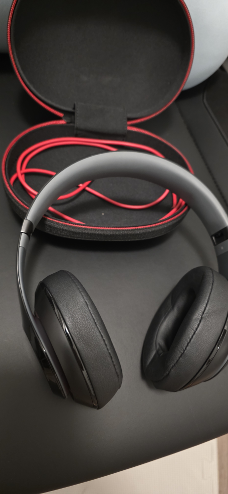 Beats Studio Wireless Headphones - Black/Red - photo 4