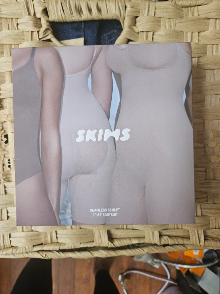 SKIMS Seamless Sculpt Brief Bodysuit - Sienna XS thumbnail