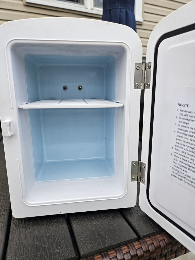 AstroAI Mini Fridge - Black - photo 4