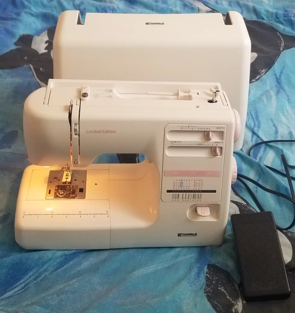 Kenmore Limited Edition 16765 Sewing Machine + Case