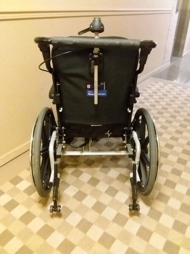 ➡️ Roho Healthcare Tilt Assist Wheelchair w / Table Attachment ♿ image indicator(3)