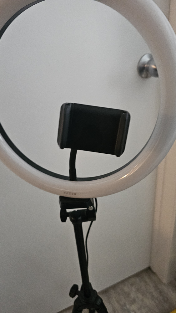 Razer Ring Light with Tripod Stand - photo 5