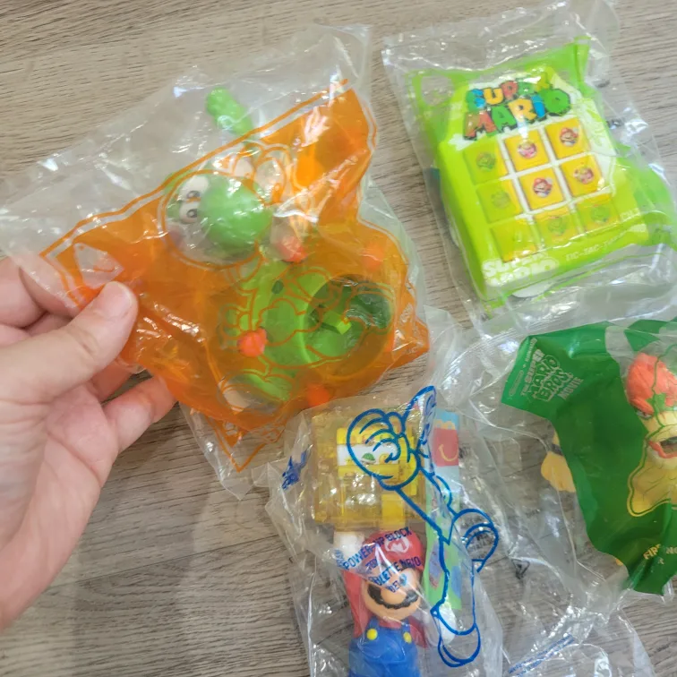 Lot of 4 Super Mario McDonald Toys #1 image indicator(2)