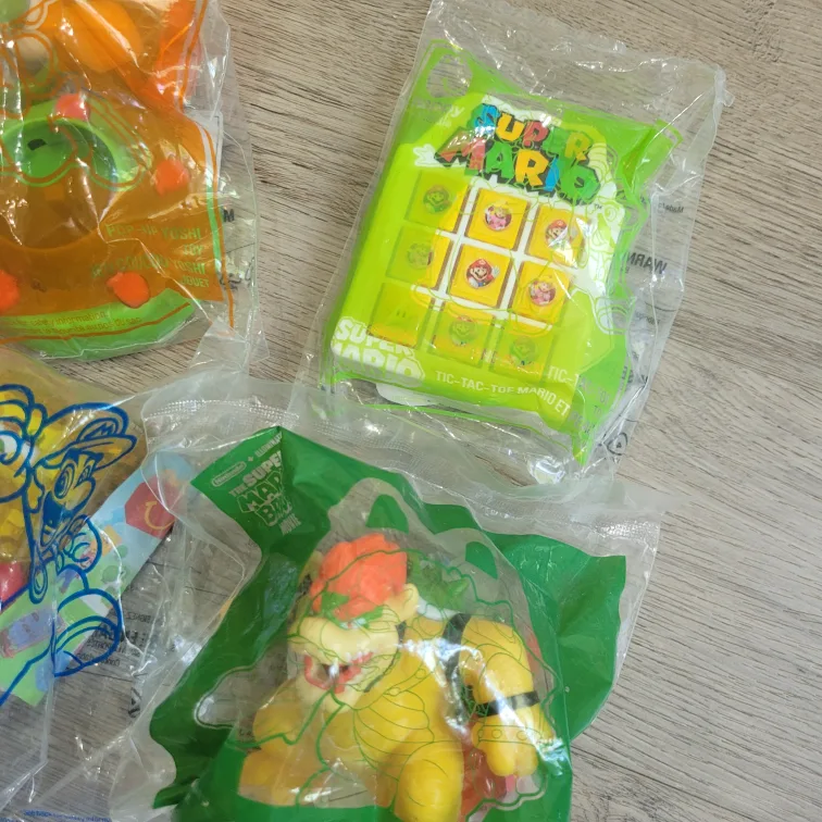 Lot of 4 Super Mario McDonald Toys #1 image indicator(3)
