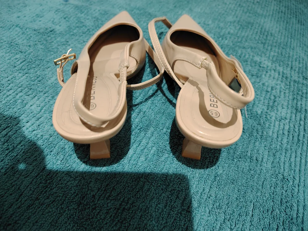 BERNESS Anastasia Heels - Size 6.5 image indicator(6)