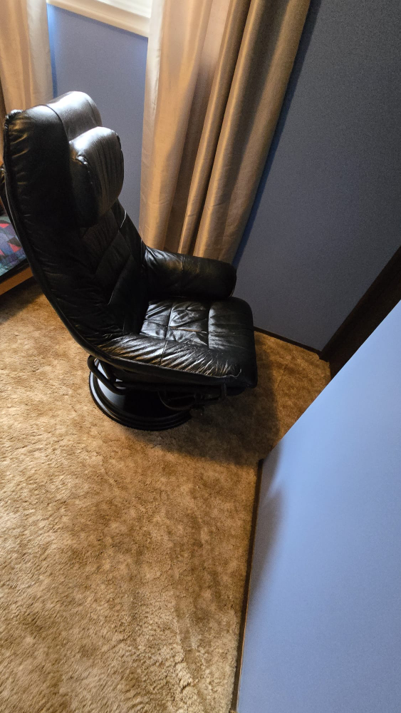 Leather swivel arm chair (large metal base) - photo 4