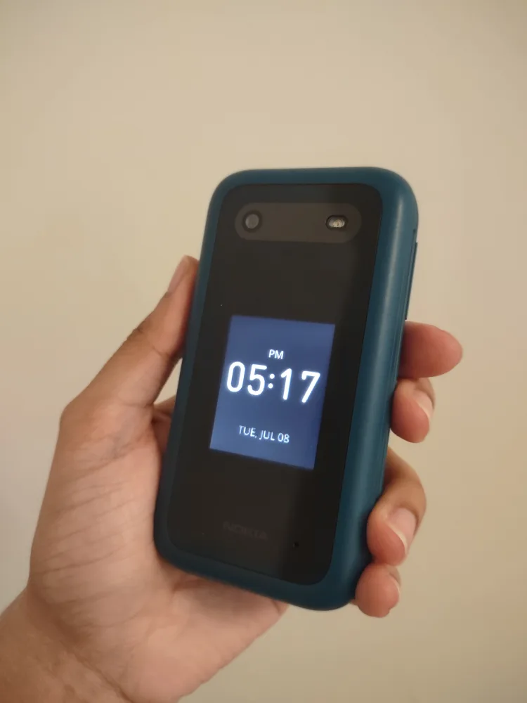 Nokia 2780 Flip with Box and Charger thumbnail